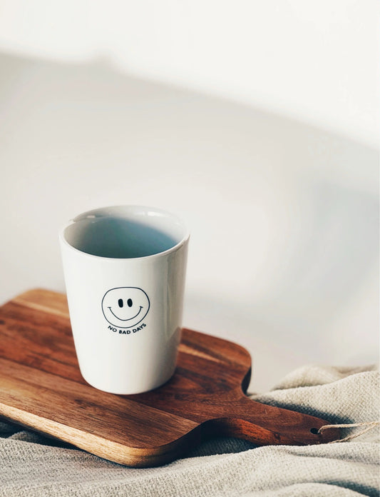 Becher Smiley schwarz "no bad days"