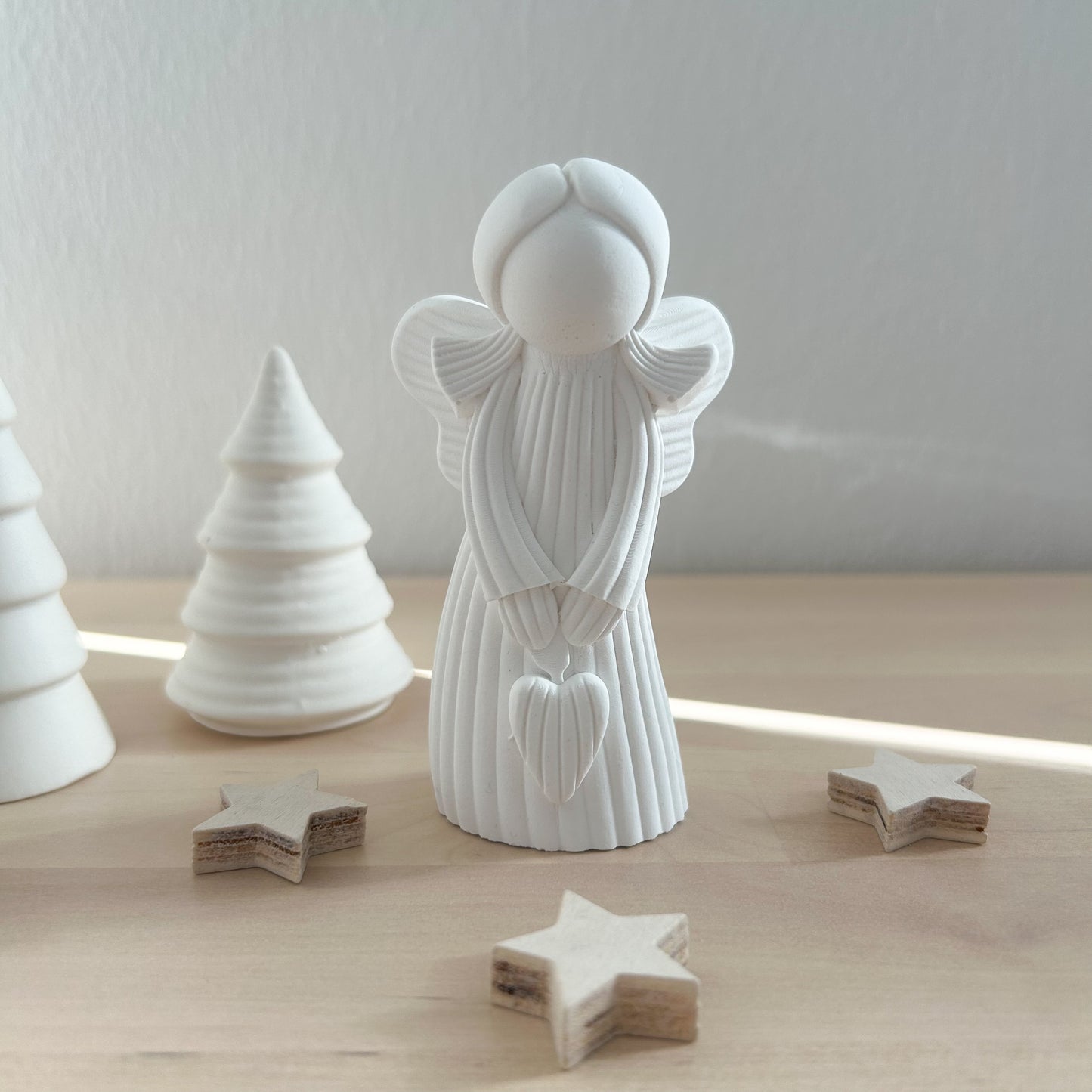 Minimalistischer Engel aus Btong – mit Herz (S)