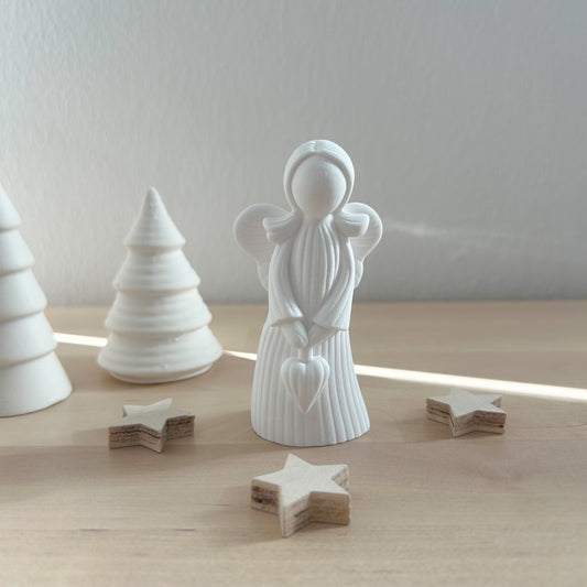 Minimalistischer Engel aus Beton – mit Herz (XS)