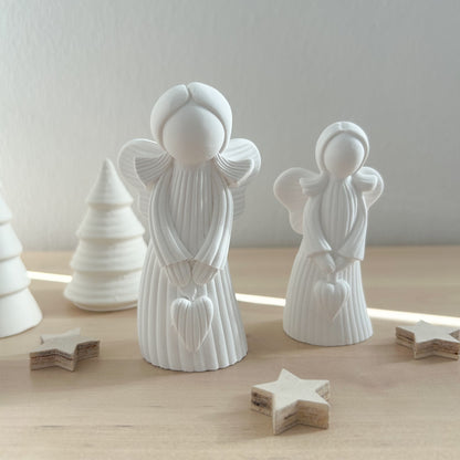 Minimalistischer Engel aus Beton – mit Herz (XS)