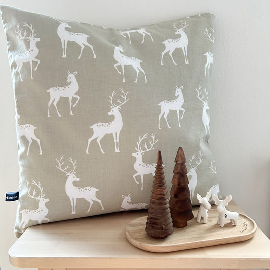 Kissenhülle mit Hirschen und Rehen "Größe L"